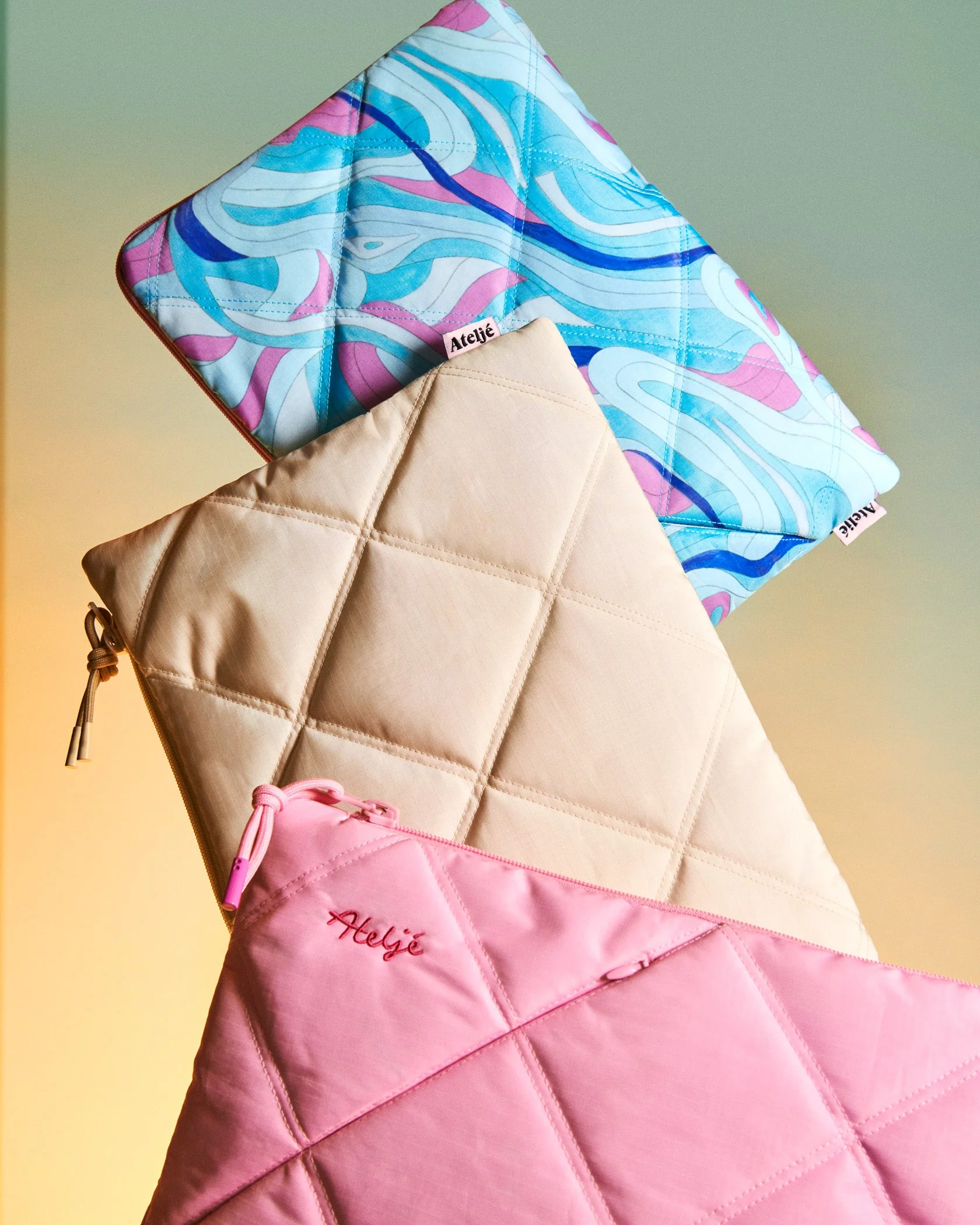 Puffy recycled laptop sleeve | Ride the wave - Image 3